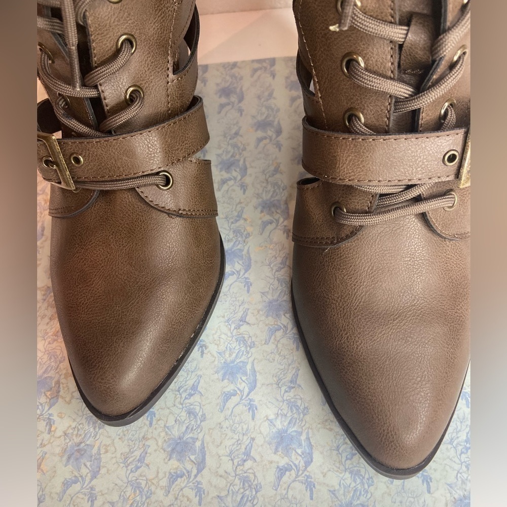 Bamboo~NIB~Faux Leather Lace Up & Double Buckle Cage Style Ankle Boot~Size 10 - Picture 2 of 14